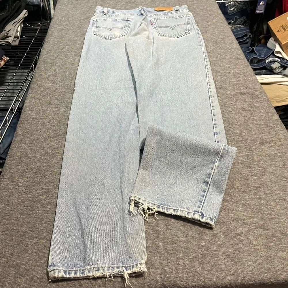 Vintage Levis 550 Relaxed Fit Light Wash Denim Jeans Mens 33x36 Distressed 90s